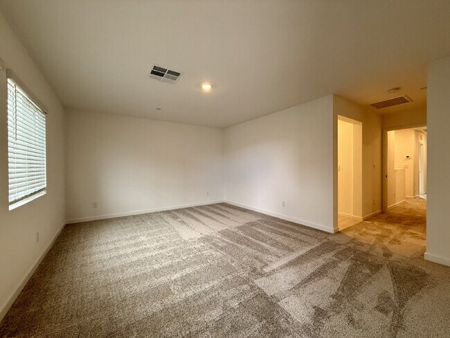 Building Photo - 3 BED 2.5 BATH 2 BALCONY 2 CAR GARAGE TOWNHOUSE IN HENDERSON FOR RENT!!