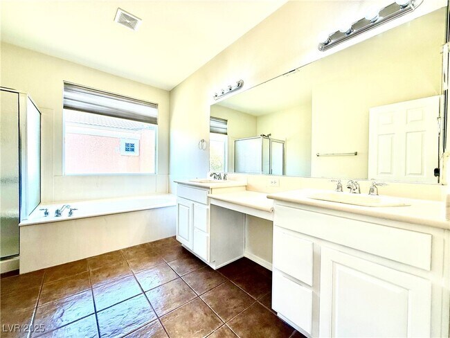 Building Photo - 10276 Romantico Dr