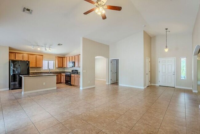 Building Photo - Bright & Airy 4-Bedroom in Willow Ridge Co...