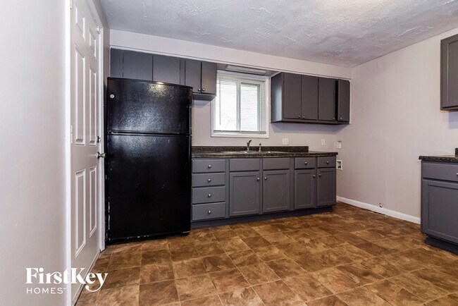 Building Photo - 6616 Oakview Dr N