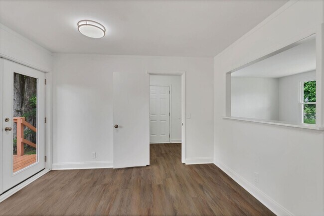 Building Photo - Incredible Fully-Updated 3 Bedroom Home wi...
