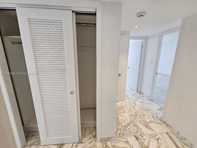 Building Photo - 18051 Biscayne Blvd