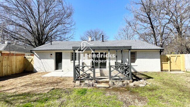 Building Photo - 1500 Ivy Rd