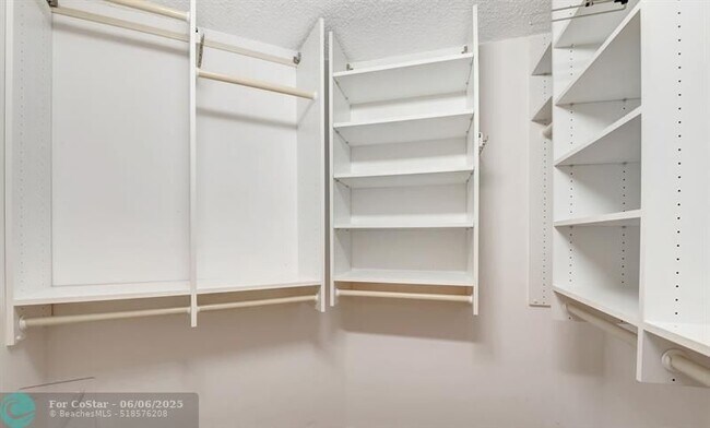Building Photo - 11081 Springbrook Cir