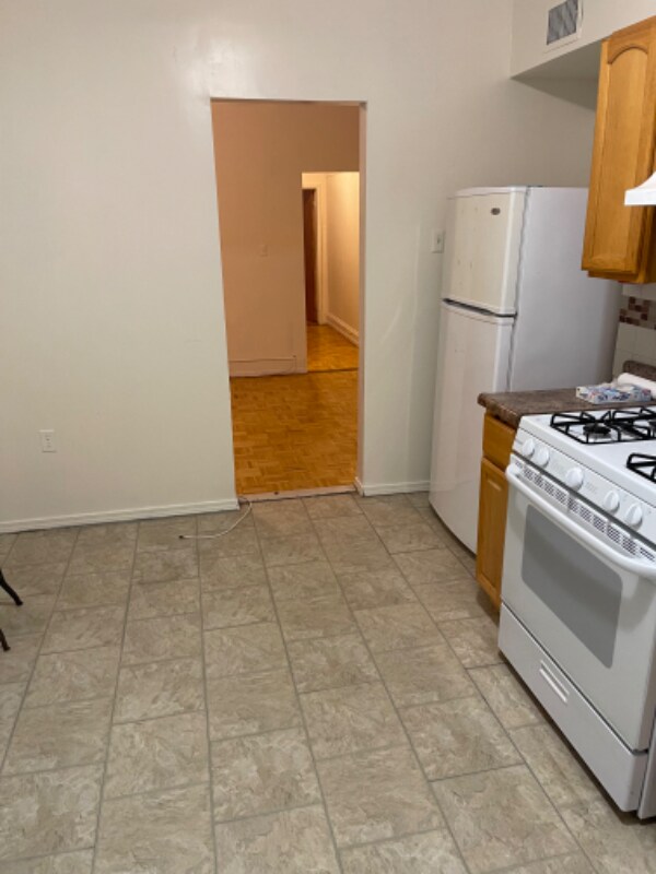 Building Photo - 93 Ridgewood Ave