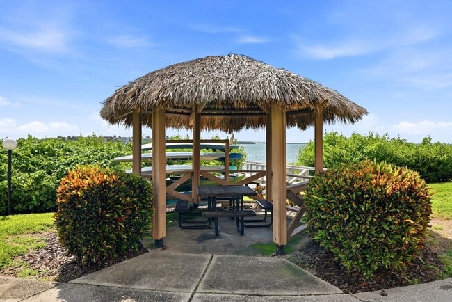 Building Photo - 6105 Palma Del Mar Blvd S