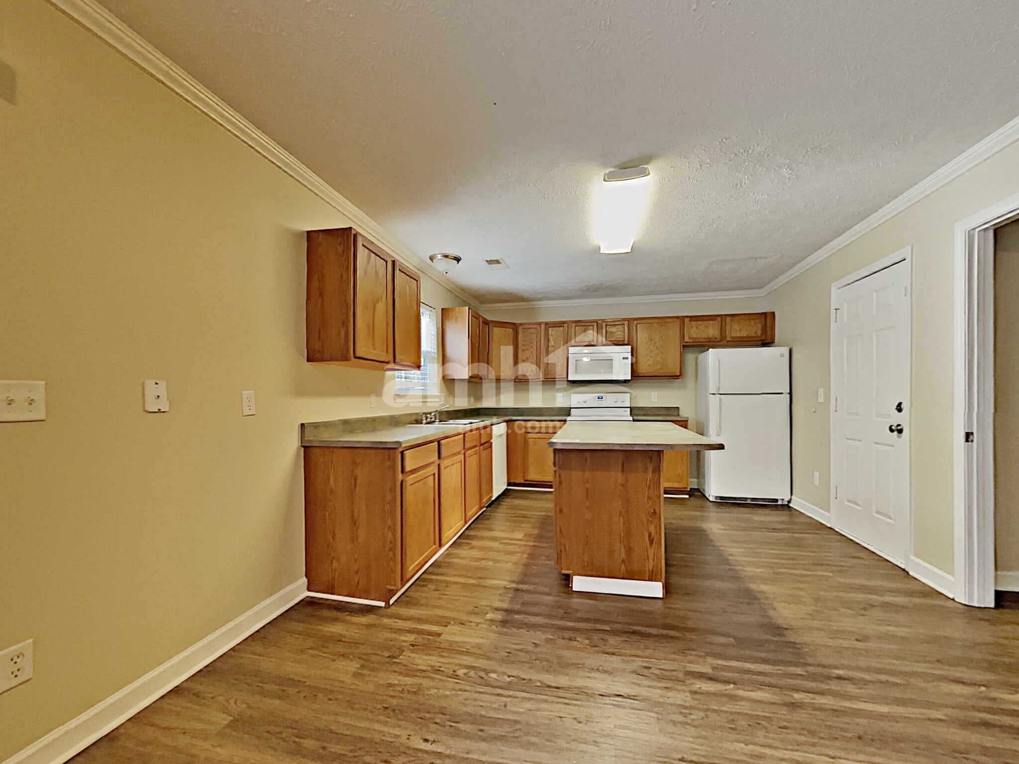 Building Photo - 8026 Meadowview Ln