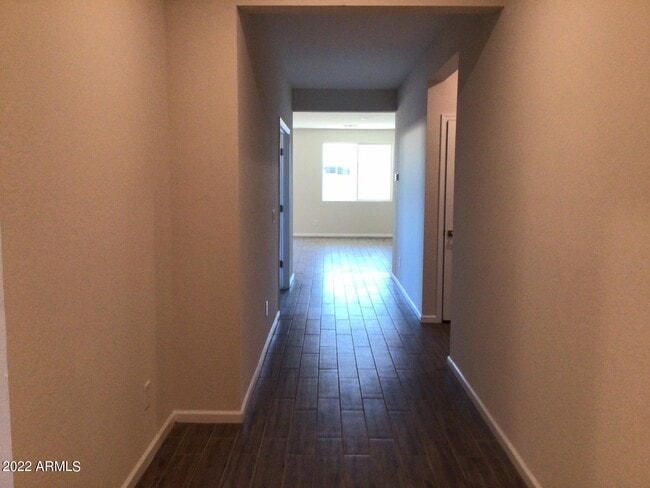 Building Photo - 691 S Silvercreek Pl