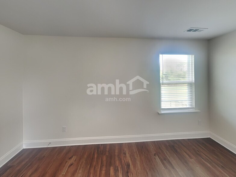 Building Photo - 5212 Valor Dr