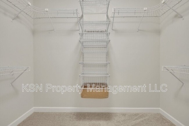 Building Photo - 5 Southernwood Pl