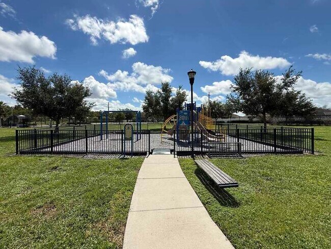 Building Photo - 930 Meadow Glade Dr