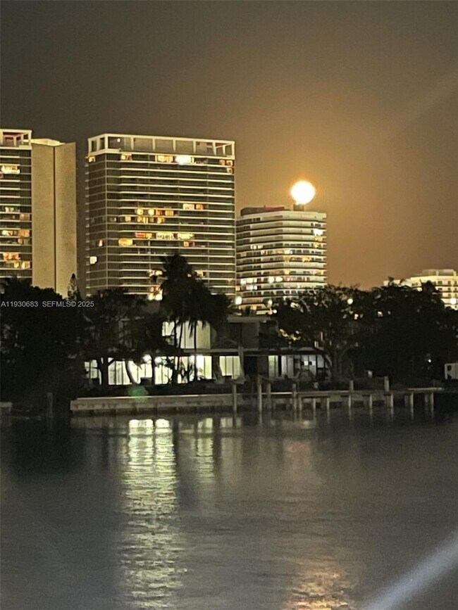 Building Photo - 10101 E Bay Harbor Dr