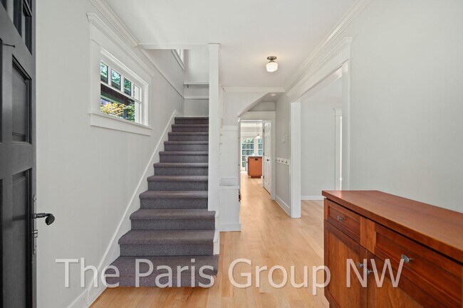 Building Photo - Exceptional Green Lake 3BR * Gorgeous In &...