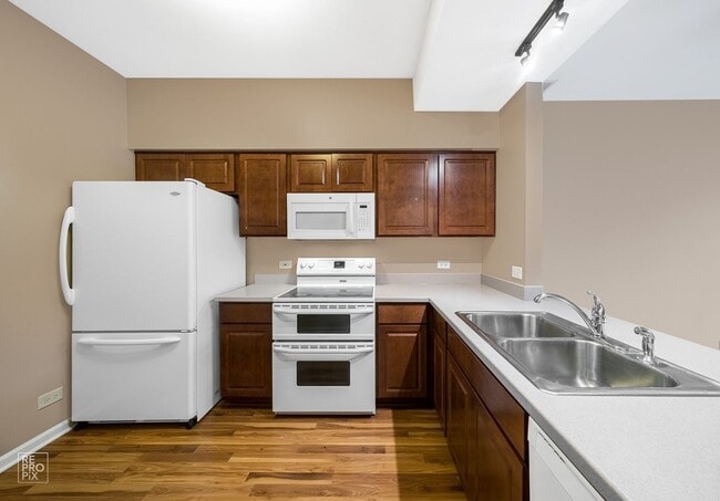 Building Photo - Schaumburg Two Story Two Bed Townhome