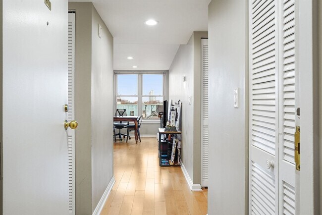 Building Photo - 20 Webster St