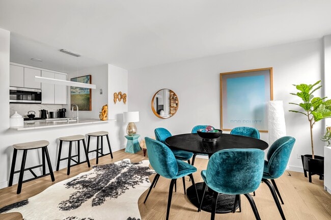 Building Photo - 40 E 94th St