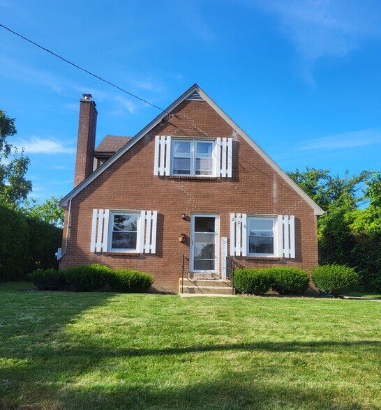 Building Photo - 226 North Ave