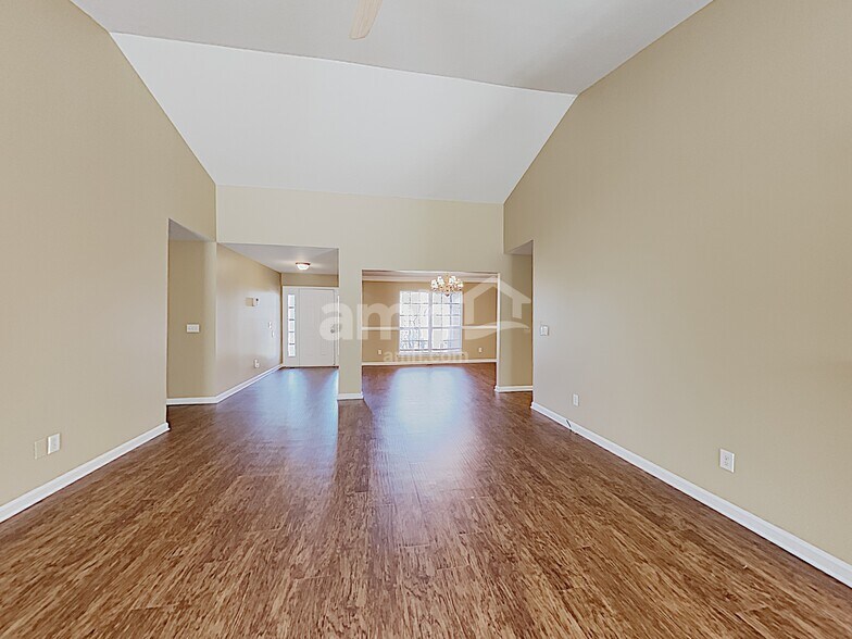 Building Photo - 2925 Burtonwood Dr