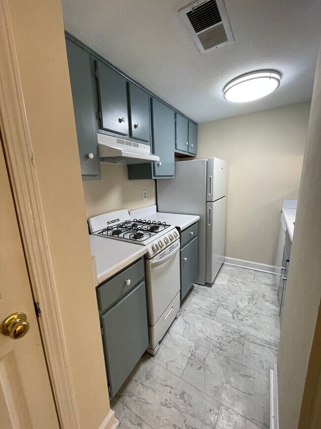 Building Photo - 106 Planters Row