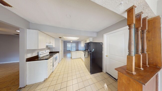 Building Photo - 3 Bed / 2 Bath Home In Deltona Available NOW!!