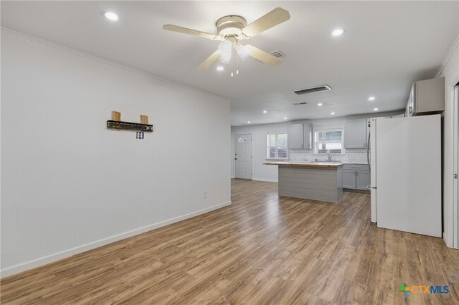 Building Photo - 1307 Summit Dr