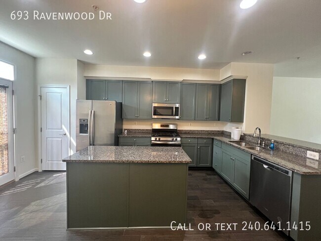 Building Photo - 693 Ravenwood Dr
