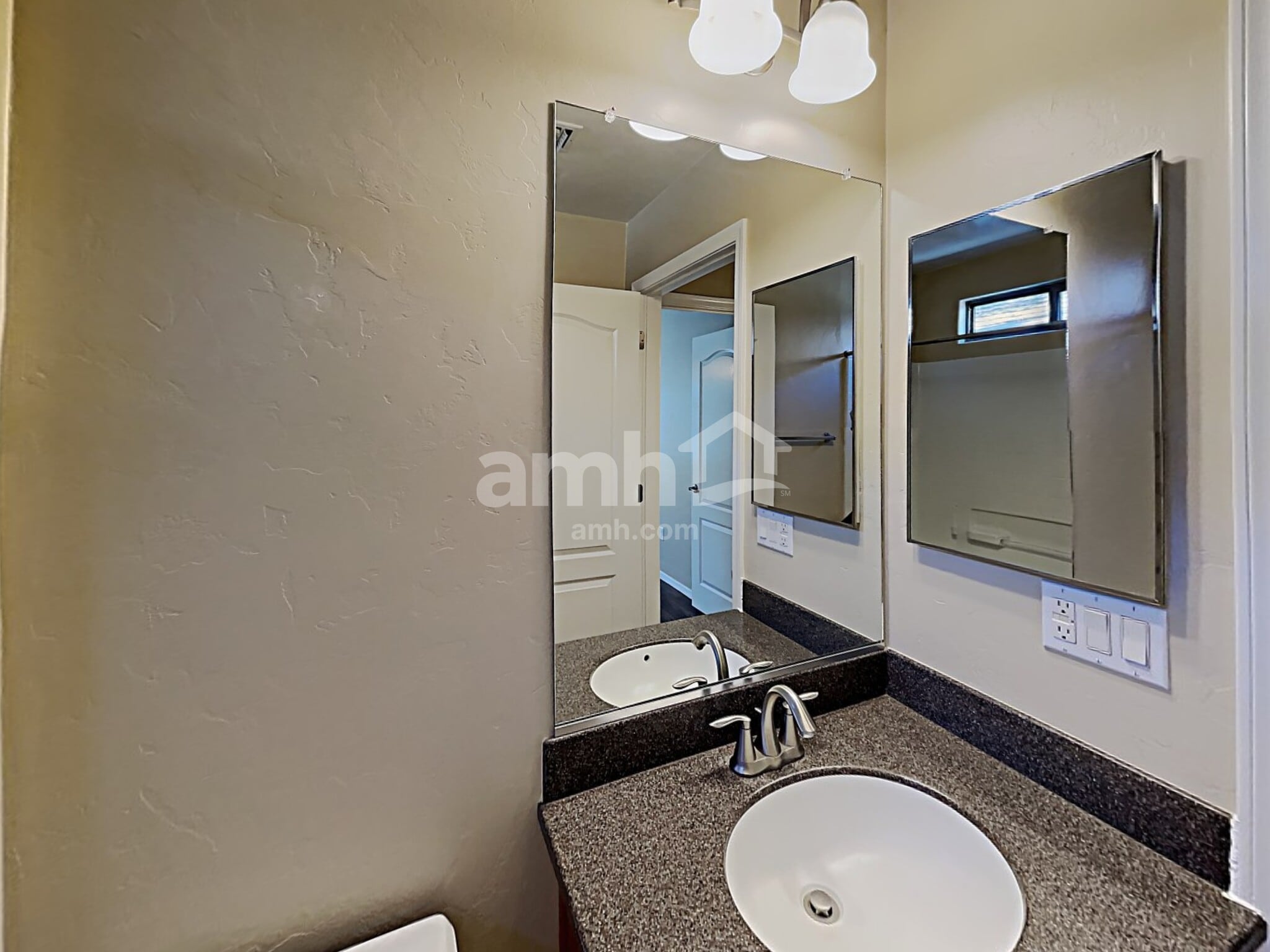Building Photo - 4013 E Shadow Branch Dr