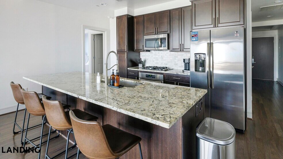 Building Photo - 777 Preston St