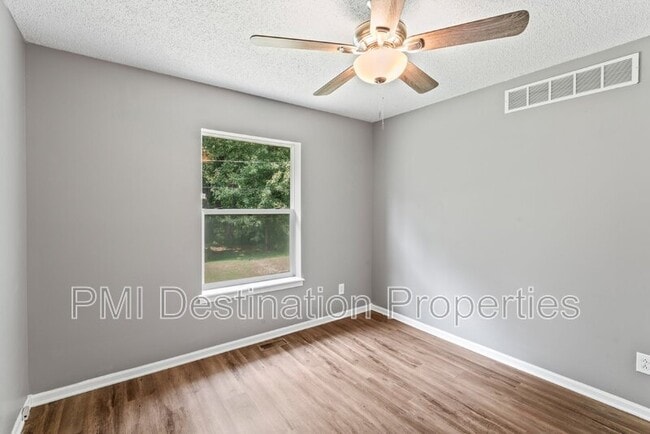 Building Photo - 8580 Kill Creek Rd