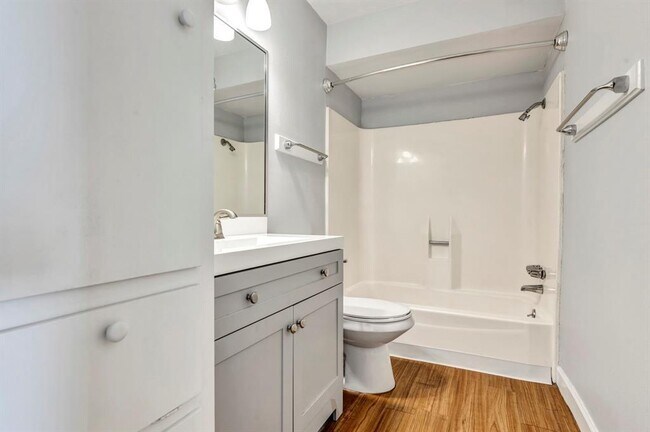 Building Photo - 1000 W 26th St