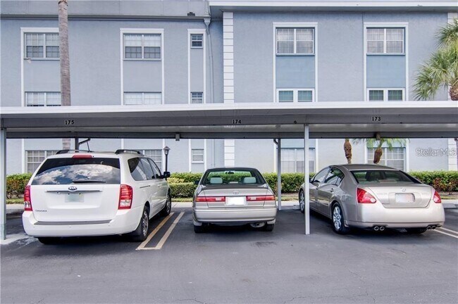 Building Photo - 1706 Belleair Forest Dr