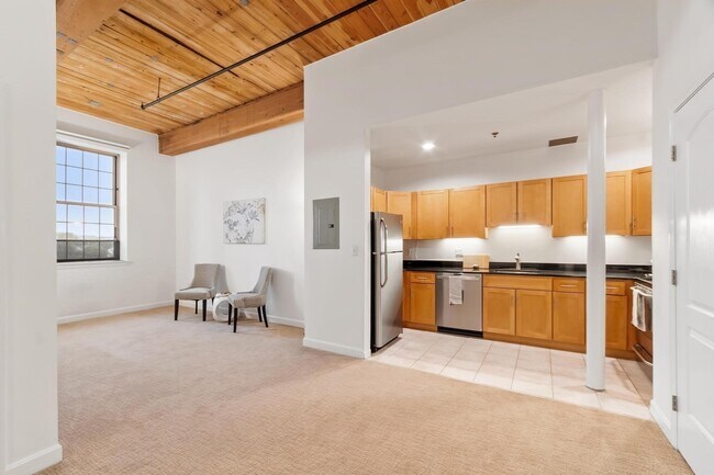 Building Photo - 52 Lawrence Dr
