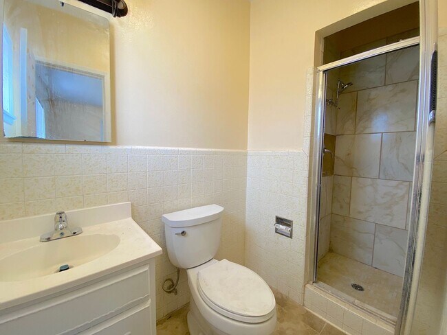 Building Photo - Northeast El Paso 3 Bed Refrig A/C! All Tile Flooring