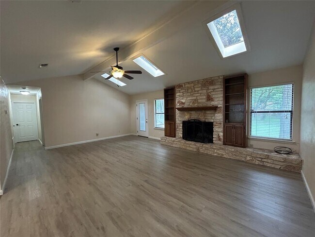 Building Photo - 1012 Mockingbird Dr