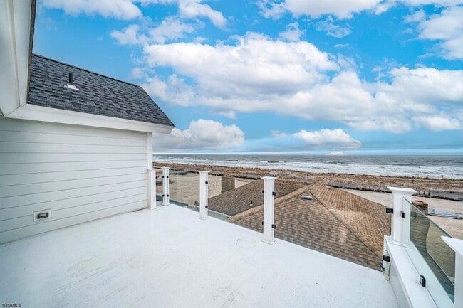 Building Photo - 108 S Martindale Ave