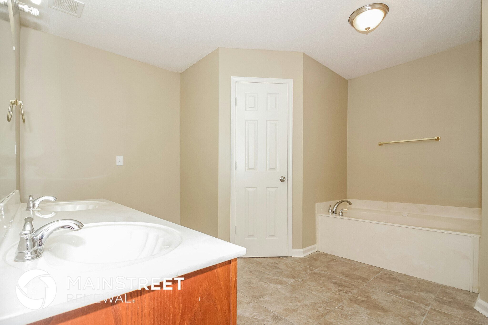 Building Photo - 1647 Sarah Ann Dr W