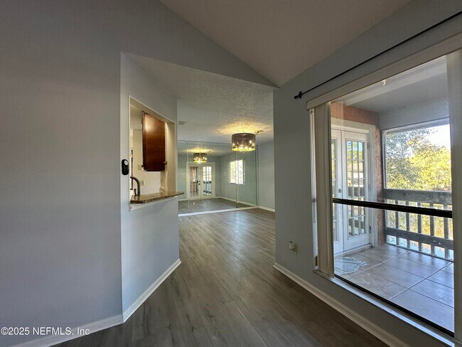 Building Photo - 3801 Crown Point Rd