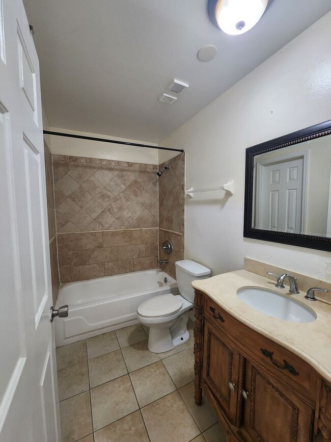 Building Photo - : 2 Bedroom 2 Bath Condo