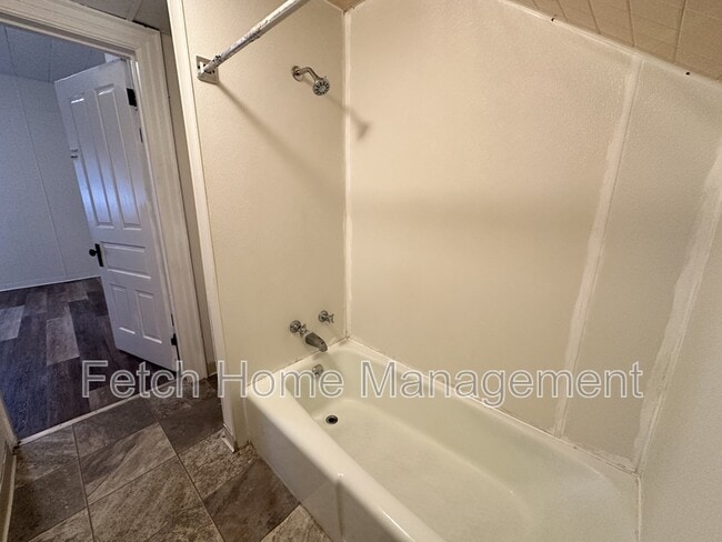 Building Photo - 816 Church St