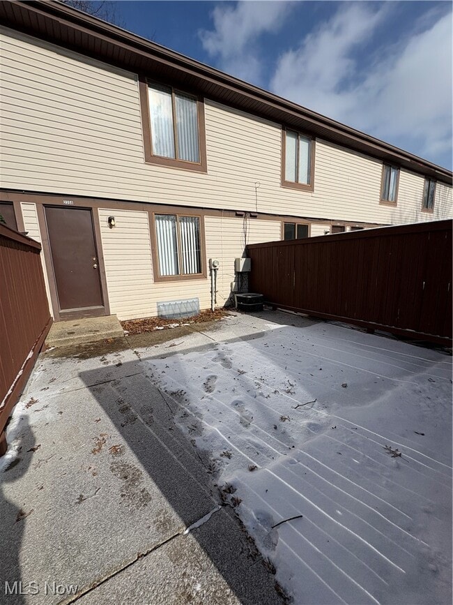 Building Photo - 2358 Echo Valley Dr