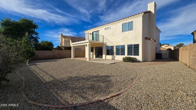 Building Photo - 2119 W Tracy Ln