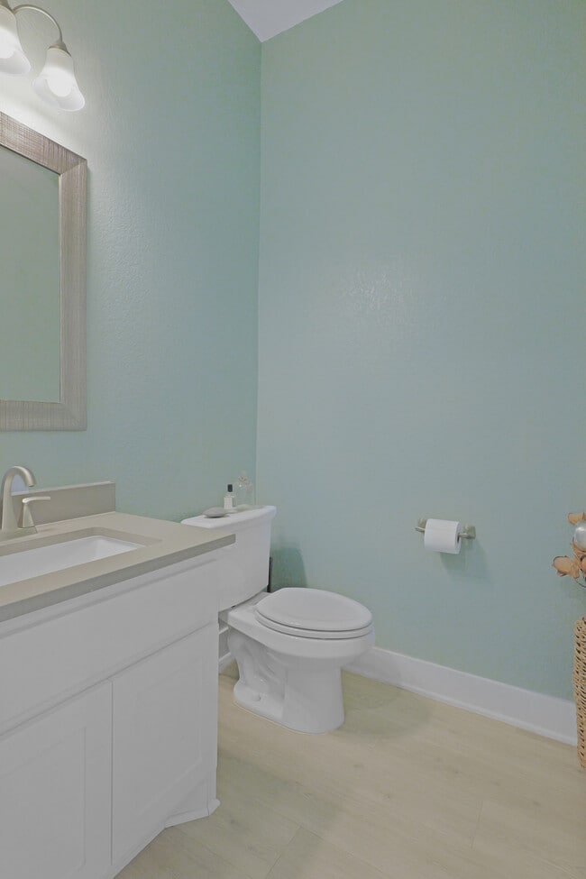 Building Photo - 601 Pinnacle View Dr