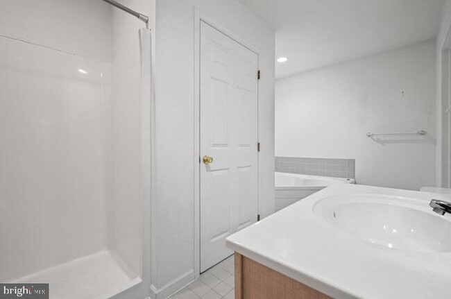 Building Photo - 262 Crescent Dr