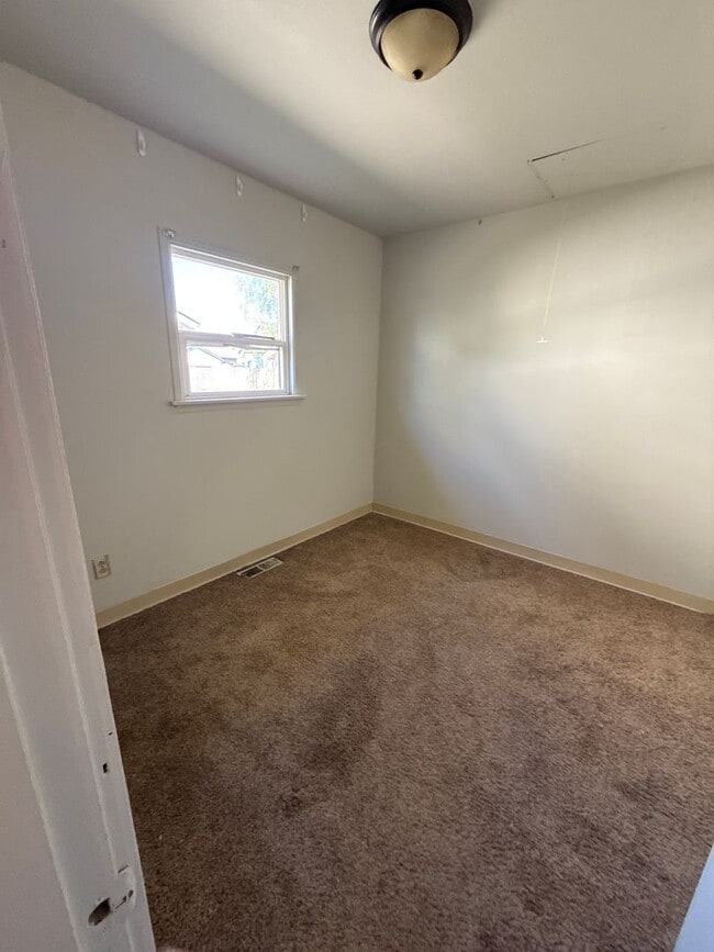 Building Photo - Downtown Charming Puyallup 2 bedroom home
