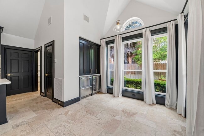 Building Photo - 151 Split Rock Rd