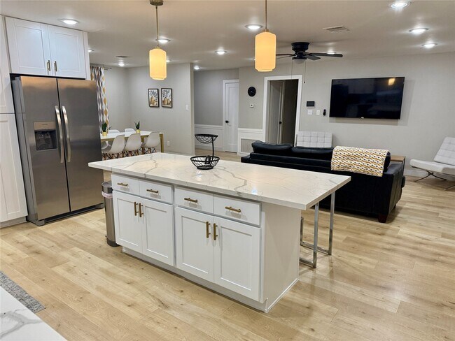 Building Photo - 5455 Birdwood Rd