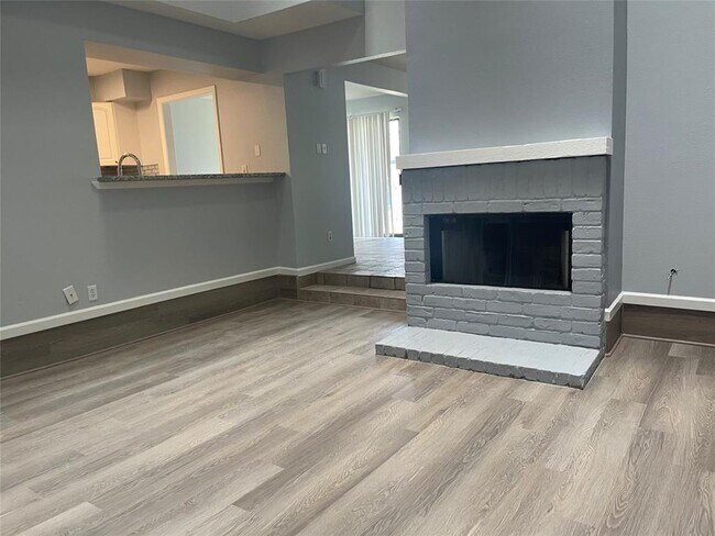 Building Photo - 13451 Parkway Blvd