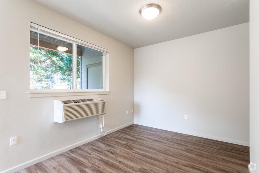 1BR, 1BA - 862 SF - Quatama Woods