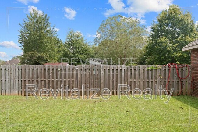 Building Photo - 11070 Courtland Ct