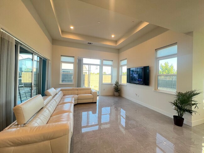 Building Photo - 4570 Miner Dr